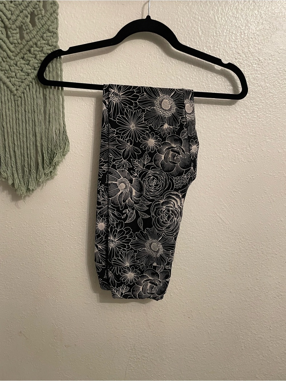 LuLaRoe Black and White Botanical Leggings